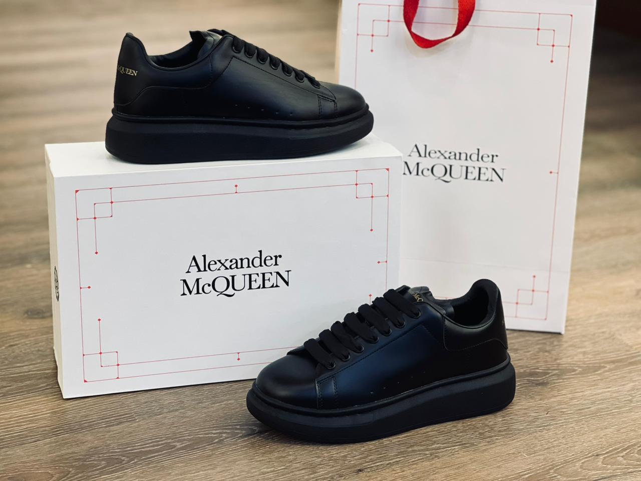 New comfartable Men's Skechers with BLACK Color ,Model  V2501