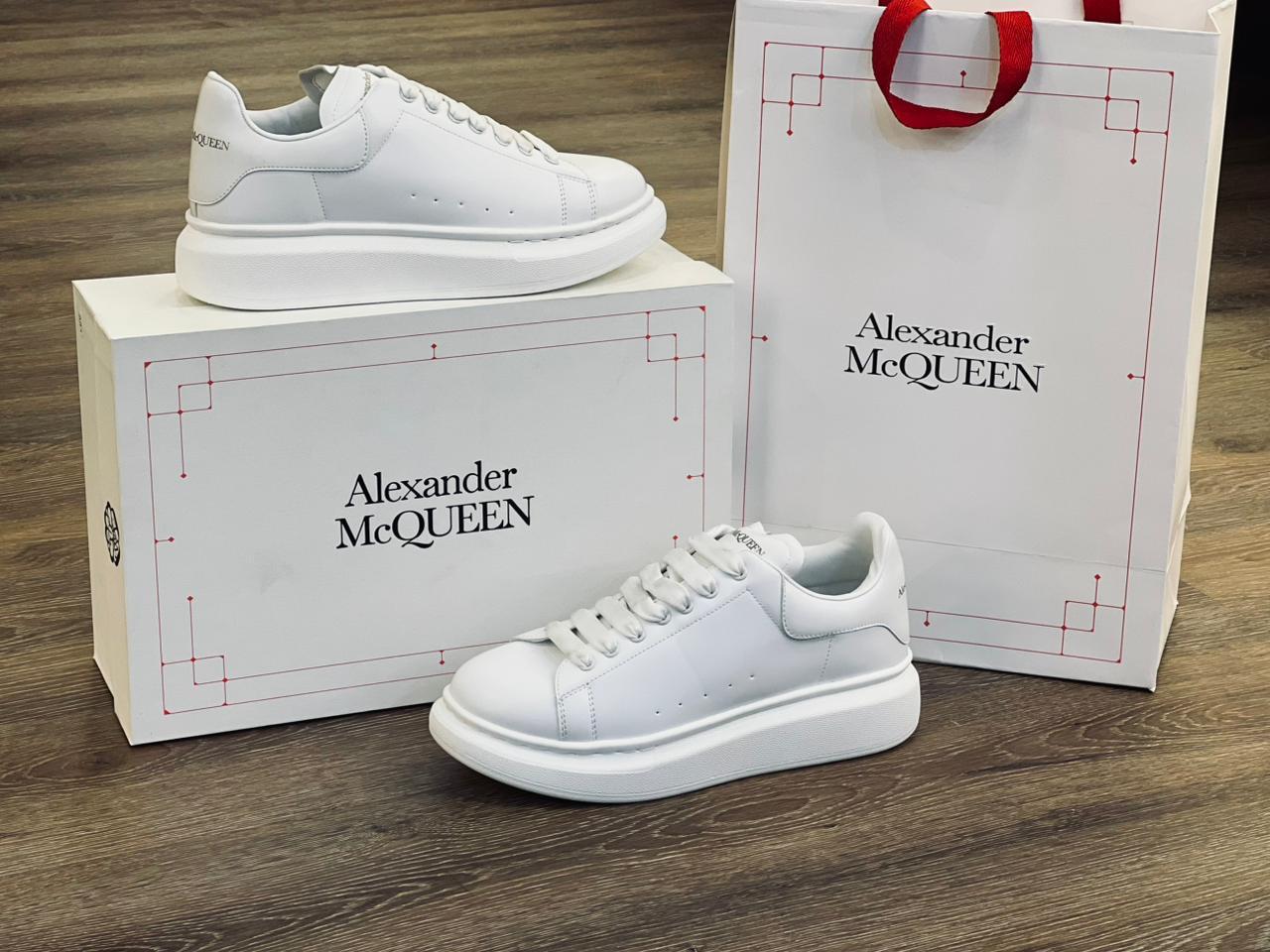 New comfartable Men's Skechers with WHITE Color ,Model  V2501